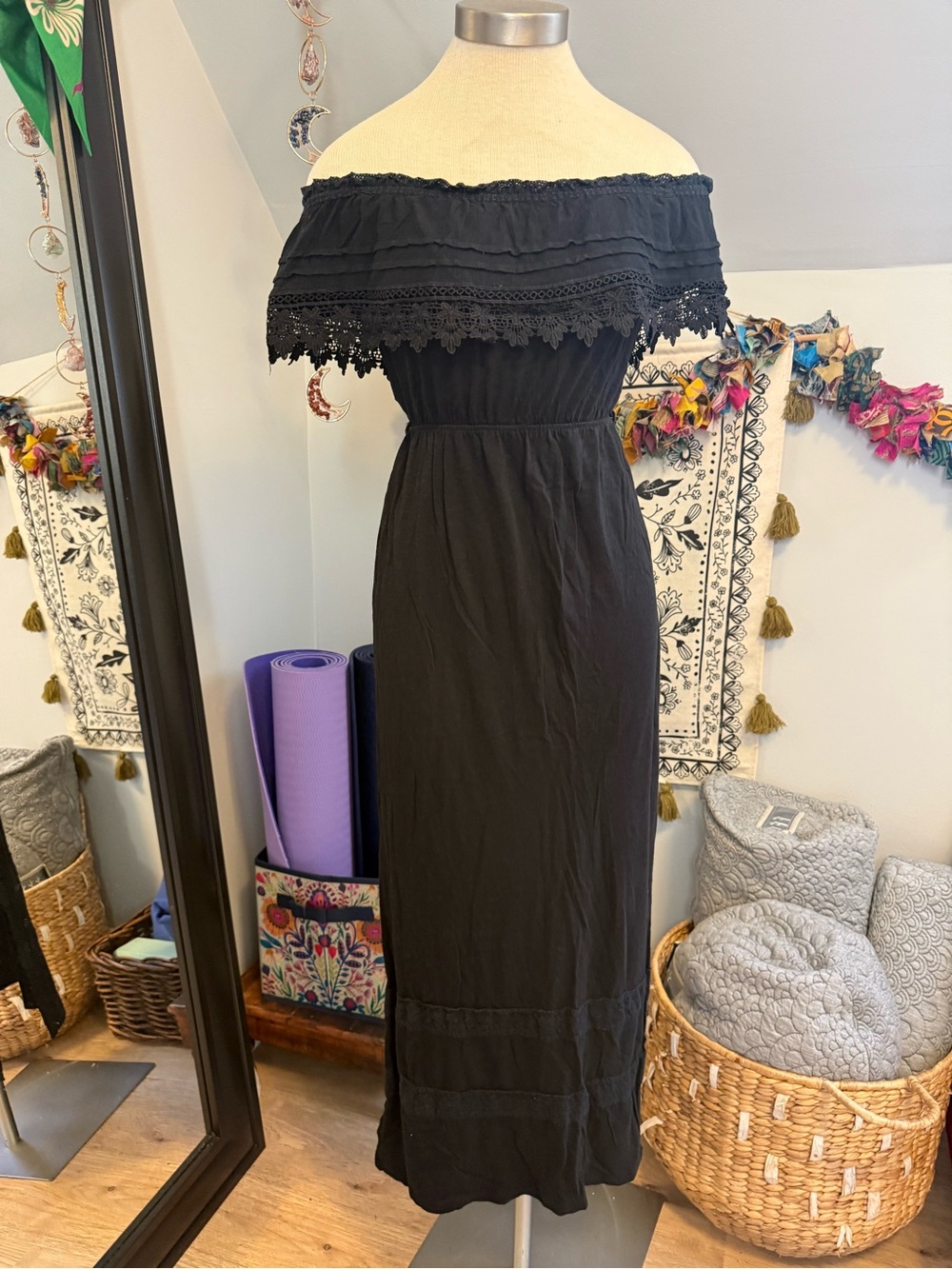 Olga Black Off-Shoulder Maxi Dress with Lace Trim - Picture 7 of 8